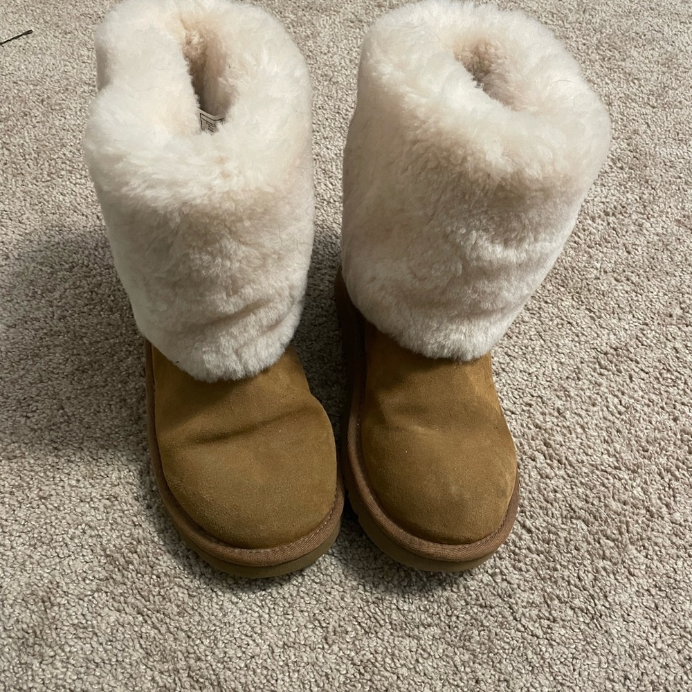 UGGs - Picture 5 of 8